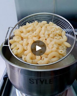 42K views · 621 reactions | Gawin nating mas masarap na Meryenda ang macaroni mo❗ | Gawin nating mas masarap na Meryenda ang macaroni mo❗

#macaronirecipe 
#meriendarecipe 
#meryendangpinoy
#carbonararecipe 
#lutongbahay | By ChaExze Sandoval | This is how you cook macaroni to make it different and one more thing this macaroni dish is very delicious so today I boiled water and added a little salt and oil then I put two caps of macaroni mix it and after we mix it we will cover it so that our macaroni will be soft or cooked and after a few minutes it will be cooked and of course we will set it aside first then I will put a pan of bacon. Fry fry fry just fry until our bacon becomes slightly crispy. Did you know that this dish in macaroni is very delicious. So if you have macaroni out there, t Boiled Water, Macaroni Recipes, Carbonara Recipe, Be Soft, Filipino Recipes, Macaroni, Did You Know, Bacon, Pasta