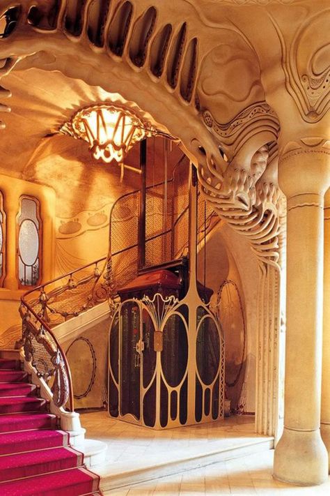 Art Nouveau Arquitectura, Architecture Art Nouveau, Casa Hobbit, Gaudi Architecture, Art Nouveau Interior, Gaudi Barcelona, Antonio Gaudí, Spanish Cuisine, Art Nouveau Architecture