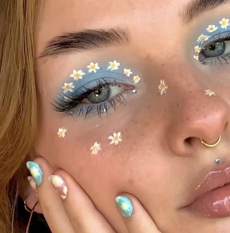 Spring Eyeliner Looks, Flower Makeup, Cute Eye Makeup, Easter Makeup, Eye Makeup Pictures, Ethereal Makeup, Makijaż Smokey Eye, Dope Makeup, Eye Makeup Designs