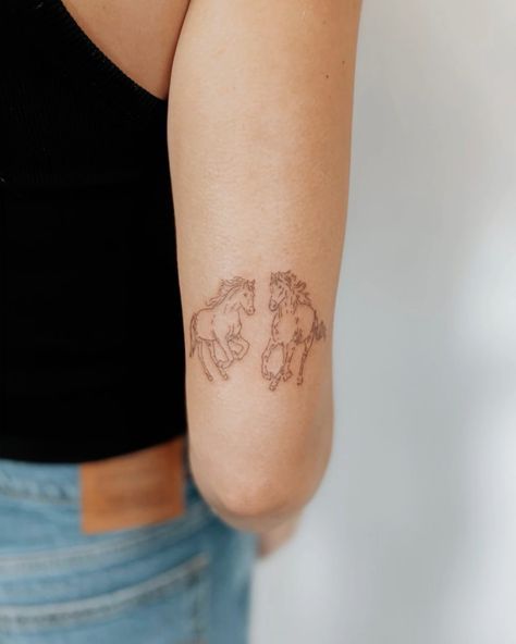 Subtle Texas Tattoos, Fine Line Cowgirl Tattoo, Cowgirl Fine Line Tattoo, Aesthetic Horse Tattoo, Horse Tattoo Aesthetic, Cool Horse Tattoos, Horses Tattoo Ideas, Dainty Horse Tattoo, Little Horse Tattoo