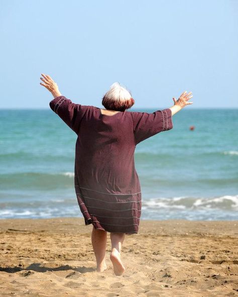 Agnès Varda: The Filmmaker as Rigorous Friend - The New York Times The Gleaners And I, Agnes Varda, Female Filmmaker, Jean Luc Godard, Summer Mood, Fiction And Nonfiction, Film History, She Movie, Female Photographers