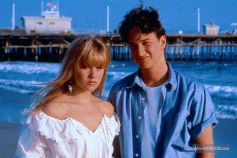 Peasant Tops 90s Fashion For Women, Josh Charles, 80’s Aesthetic, The Babysitter, Retro Fashion Outfits, 90s Fashion Women, Christina Applegate, 21 September, 80s And 90s Fashion