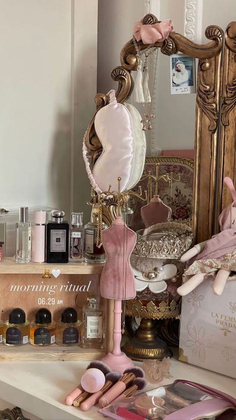 Vintage Beauty Room, Feminine Room Decor, Girly Home Decor, Deco Studio, Princess Room, Glam Room, Dreamy Room, Vintage Room, Dream Room Inspiration