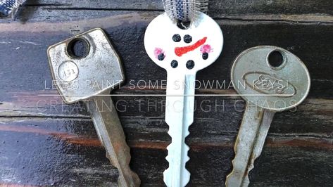 Old Keys, Diy Snowman, Cute Snowman, Holiday Inspiration, Christmas In July, Craft Fairs, Small Gifts, Key, Super Cute