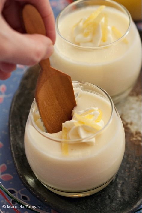 Penna Cotta Recipes, Lemon Panna Cotta Recipe, Panacotta Recipe Easy, Lemon Panacotta, Lemon Panna Cotta, Lemon Sweets, Lemon Treats, Pinterest Food, Panna Cotta Recipe