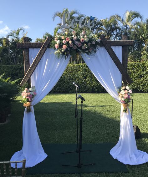 Wedding Wooden Arch Ideas, Light Wedding Arch, Cheap Diy Wedding Arch, Diy Wood Arch Wedding, Wedding Arch Wood Diy, Wooden Wedding Arch With Drape, Wedding Arch Diy, Winter Wedding Arch, Triangle Wedding Arch Macrame