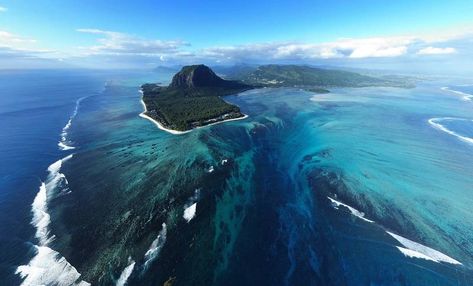 A Chinese-flagged fishing vessel with 16 crew members carrying 130 tonnes of oil has run aground off Mauritius, causing a minor spill… Gulf Of Mexico Oil Spill, Famous Ocean And Kung Fu, Daily Water, Fishing Vessel, Nature View, Helicopter Tour, Scenic Beauty, Natural Phenomena, Tropical Islands