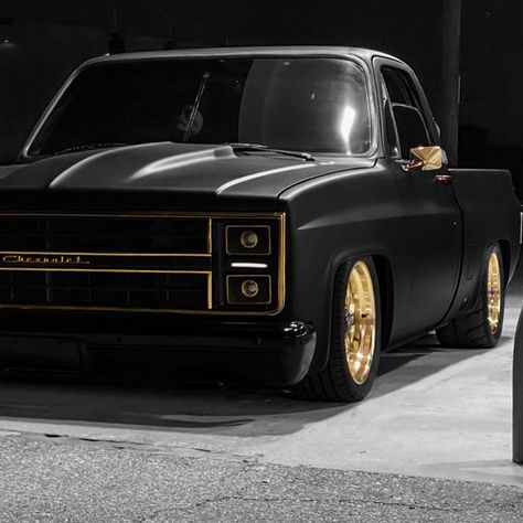 Squarebody Trucks Chevy C10, 70 Chevy Truck, Chevy C10 73-87, Custom Truck, S10 Truck Ideas, Slammed Trucks, Chevy Square Body Trucks, Old Chevy Trucks, 1986 Chevy Truck