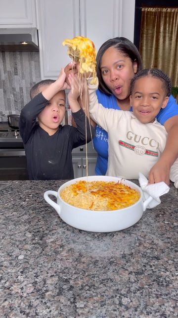 Kimberly Nichols on Instagram: "Made some Baked Mac and Cheese with my 4 year old and my 6 year old…im still tired lmao first time ever took me 45 mins to prep baked mac and cheese lol but they love helping and they love they momma! How excited they were over my seasoning makes my heart skip a beat!! #kimmyskreations #mommazboyz #bakedmacandcheese #yesimstillpregnant" How To Make Baked Macaroni And Cheese, Kimmys Kreations Mac And Cheese, Old School Mac And Cheese Recipe, Jim N Nicks Mac And Cheese Recipe, Homemade Southern Mac And Cheese Recipe, Tik Tok Mac And Cheese Recipe, Baked Mac And Cheese Recipe Black People, School Mac And Cheese Recipe, Black People Mac And Cheese Recipe