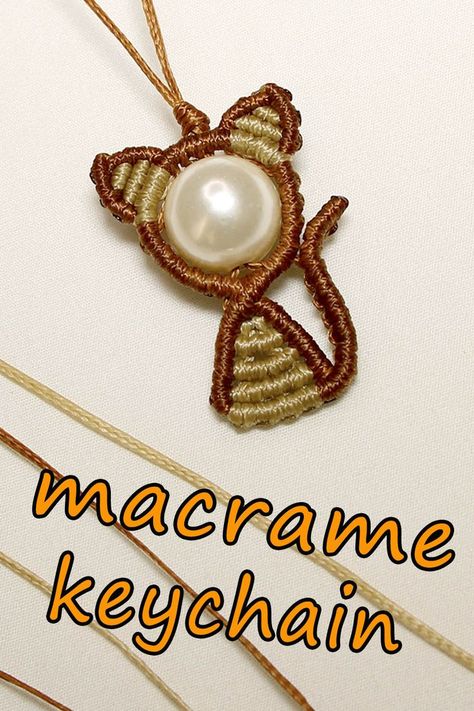 Cat Macrame, Keychain Macrame, How To Weave, Cat Keychain, Macrame Jewelry, A Cat, Macrame, Pearl Earrings, Bracelet