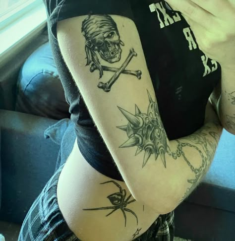 Black And White Tatoos, Halloween Tattoos Ideas, Goth Tramp Stamp, Jigsaw Tattoo, Sublime Tattoo, Terrible Tattoos, Minimalist Tattoo Ideas, Grunge Tattoo, Funky Tattoos