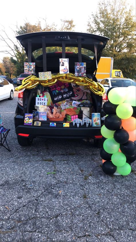 Hip Hop Trunk Or Treat, 90s Trunk Or Treat Ideas, 90s Theme, Trunk Or Treat, Trick Or Treat, Halloween Fun, Arts And Crafts, Halloween