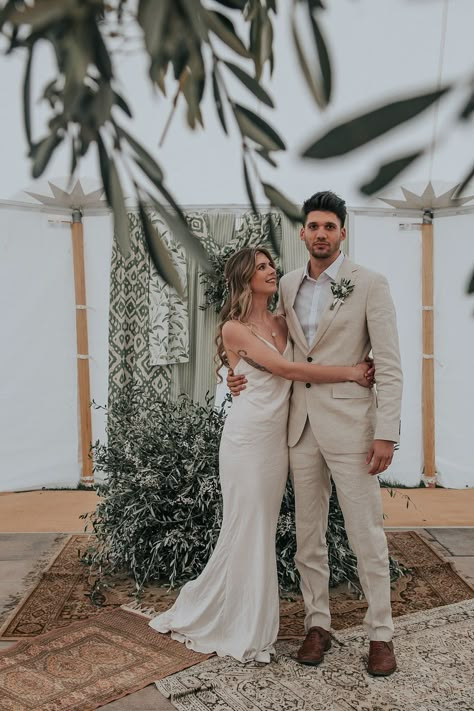 Khaki Groom, Beige Suits Wedding, Tan Suit Wedding, Linen Wedding Suit, Casual Groom Attire, Summer Wedding Suits, Green Wedding Suit, White Wedding Suit, Wedding Groomsmen Attire