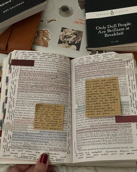 Othello Annotations, 1984 George Orwell Annotations, Annotated Books Aesthetic Dark Academia, Dark Academia Book Annotation, Dark Academia Annotations, Book Analysis Aesthetic, Annotating Classic Books, Latin Student Aesthetic, Annotating Books Aesthetic Dark Academia