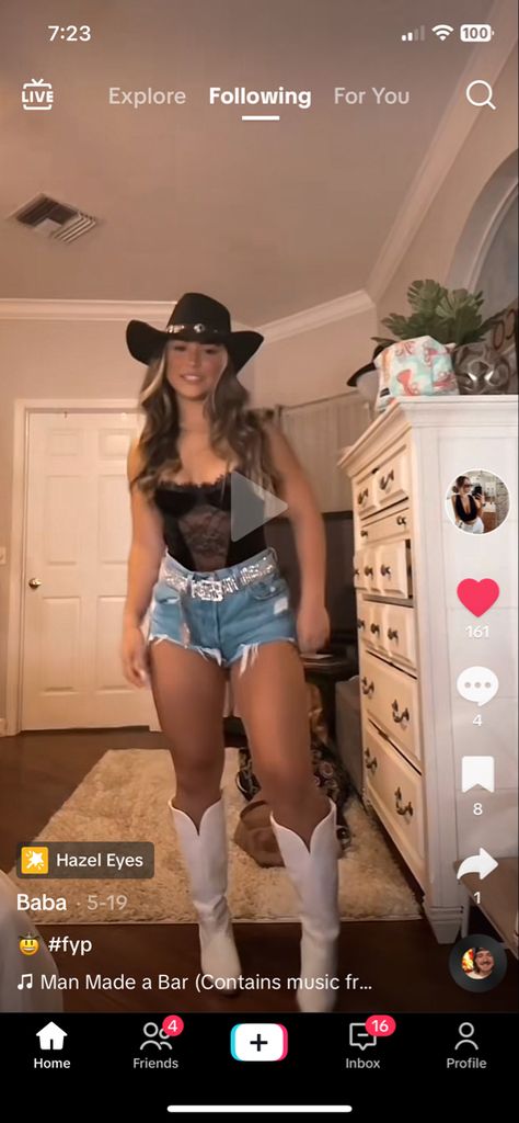 Baddie Western Outfits, Rodeo Party Outfit, Buckle Bunny Outfits, Rodeo Wife, Latina Fits, Western Glam Outfit, Rodeo Fits, Vaquera Fits, Jaripeo Outfits