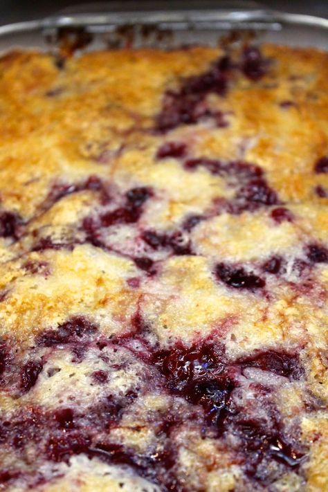 Cherry Cobbler Fresh Cherry Cobbler Recipe, Fresh Cherry Cobbler, Fresh Cherry Recipes, Cherry Cobbler Recipe, Wyse Guide, Lemon Cheesecake Bars, Best Banana Pudding, Custard Desserts, Fresh Cherry