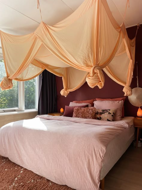 Bed Canopy Dorm, Ceiling Bed Canopy, Curtains Over Bed, Bed Canopy Diy, Homemade Canopy, Diy Bed Canopy, Canopy Ceiling, Bed Drapes, Relaxing Bedroom