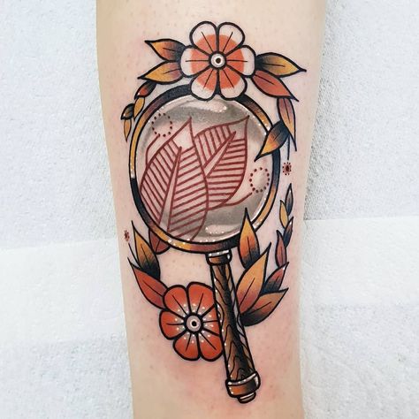 Magnifying Glass Tattoo Traditional, Spyglass Tattoo, Binoculars Tattoo, Detective Tattoo, Magnifying Glass Tattoo, Nature Sleeve, 2023 Tattoo, Glass Tattoo, Leeds England