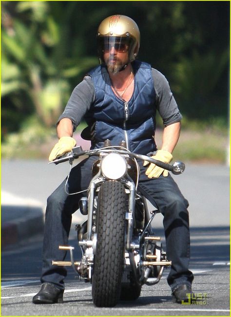 Brad Pitt Motorcycle, Brad Pitt Photos, The Beverly Hills Hotel, Sportster Bobber, Fender Bender, Joy Ride, Harley Bikes, Bobber Chopper, Biker Life