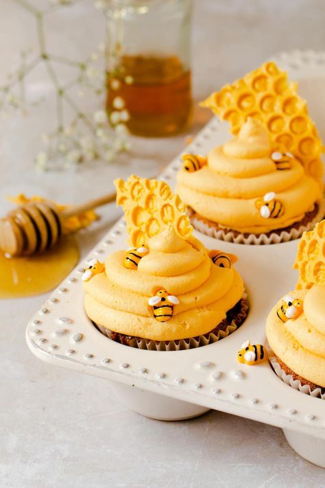 Honey Cupcakes, Bee Cupcakes, White Chocolate Buttercream, Bee Cakes, Cupcake Tray, Cupcake Wars, Filled Cupcakes, Melting White Chocolate, Yellow Foods