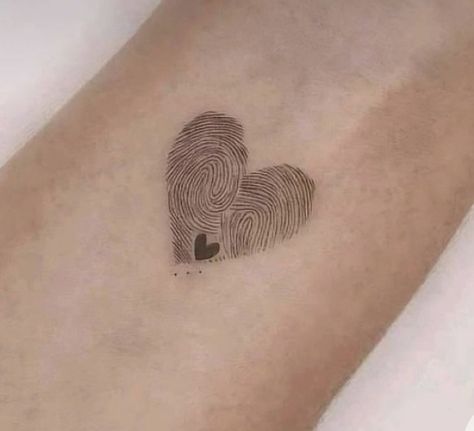 Mumma Papa Tattoo, Mum And Daughter Tattoo, Thumbprint Tattoo, Mum And Dad Tattoos, Dad Daughter Tattoo, Matching Tattoos Mother Daughter, Fingerprint Heart Tattoos, Bestie Tattoos, Mama Tattoo