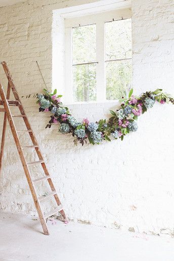 Hydrangea Garland, Flowers Hanging, Room Cozy, Wedding Garden, Flower Garland, Diy Wedding Flowers, Floral Garland, Garland Wedding, Flower Garlands