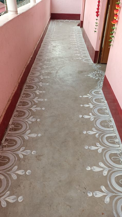 Paint Rangoli Designs On Floor Simple, Rangoli With Paints On Floor, Chitta Design, Oil Paint Rangoli Designs On Floor, Rangoli Painting On Floor, Paint Rangoli Designs On Floor, Painting Rangoli Design, Easy Rangoli Designs Videos, Very Easy Rangoli Designs