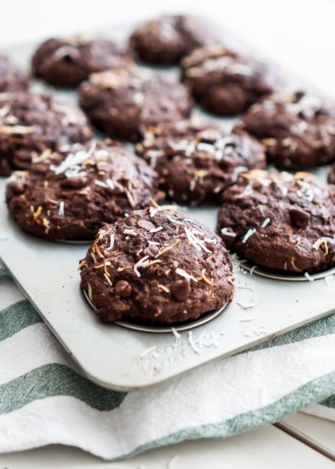 Double Chocolate Coconut Yogurt Muffins - Baking for friends Baking For Friends, Sourdough Muffins, Yogurt Muffins, Chocolate Muffin Recipe, Double Chocolate Muffins, Coconut Muffins, Coconut Chocolate, Coconut Yogurt, Easy Bread Recipes