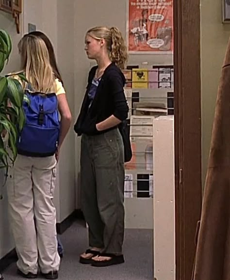 Kat Stratford Outfit, Kat Stratford, Julia Stiles, Fran Fine, 2000s Outfits, Movies Outfit, 90s Outfit, 2000s Fashion, Character Outfits