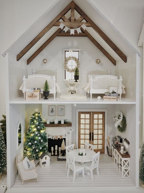 Farmhouse Dollhouse Interior Ideas, Dollhouse Refurbish, Doll House Accesories, Dollhouse Farmhouse Style, Dollhouse To Christmas House, Doll House Into Christmas House, Victorias Farmhouse, Dollhouse Build, Modern Doll House