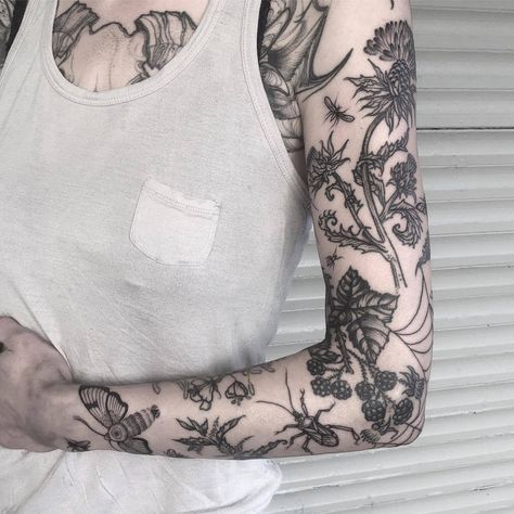 higgsmummy: “@rebeccadewinterttt ” Natur Tattoo Arm, Botanisches Tattoo, Botanical Tattoo Design, Nature Tattoo Sleeve, Insect Tattoo, Bug Tattoo, Mushroom Tattoos, Back Of Shoulder Tattoo, Plant Tattoo