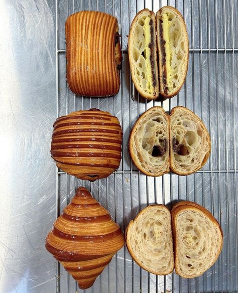 Chocolate croissant Types Of Croissants, Circle Croissant, Healthy Protein Desserts, Croissant Sandwich, Bread Packaging, Croissant Recipe, French Breakfast, Protein Desserts, Baking Classes