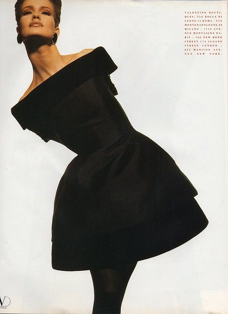 Vintage Retro Fashion, Fashion Collection Inspiration, Karen Mulder, Valentino Fashion, Vintage Valentino, Valentino Couture, Valentino Dress, 1990s Fashion, Valentino Black