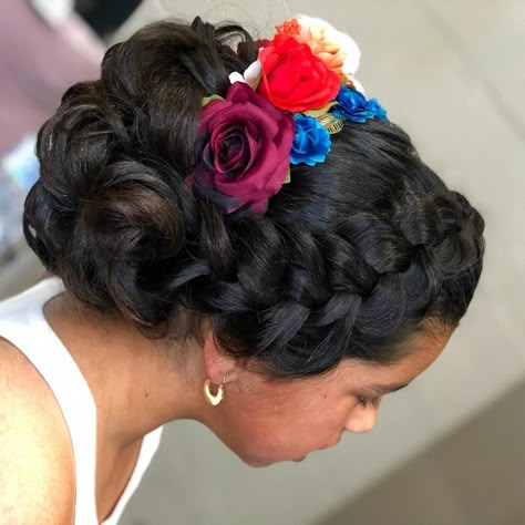 Quince Hair, Mexican Hairstyles, Mexican Quinceanera Dresses, My Quinceanera, Mexican Birthday, Chignon Hair, Quinceañera Ideas, Mexican Party Theme, Quinceanera Hairstyles