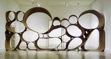 Art Installation Wall, Circles Sculpture, Abstract Sculpture Ideas, Circle Installation, Geometric Installation, Circle Sculpture, Reading Space, Steel Installation, Weathering Steel