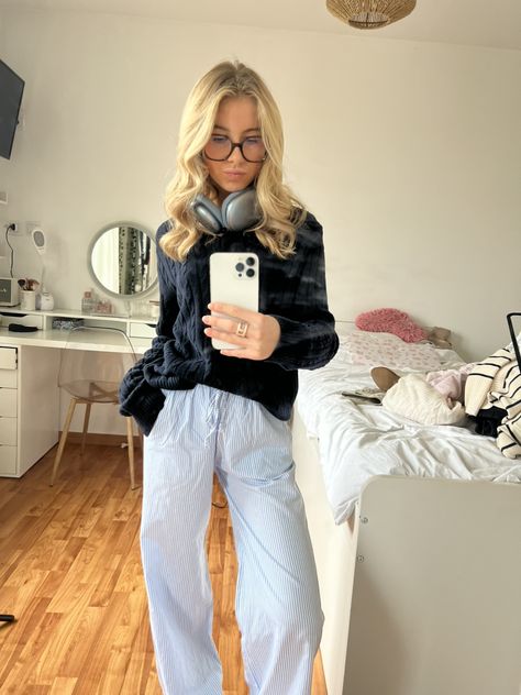 Stockholm Outfit, Photo Tiktok, Glasses Outfit, Fake Glasses, Fake Account, Winter Inspo, Stockholm Style, Ootd Summer, New Glasses