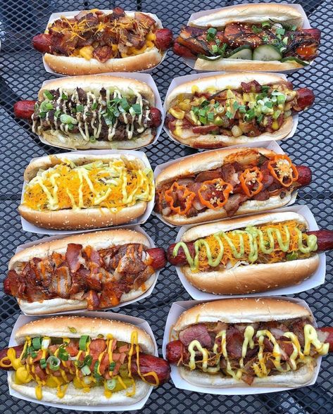 Gourmet Hot Dogs, Hot Dogs Recipes, Food Truck Menu, Hot Dog Recipes, Pub Food, Fair Food Recipes, Afro Girl, Food Inspo, Food Goals