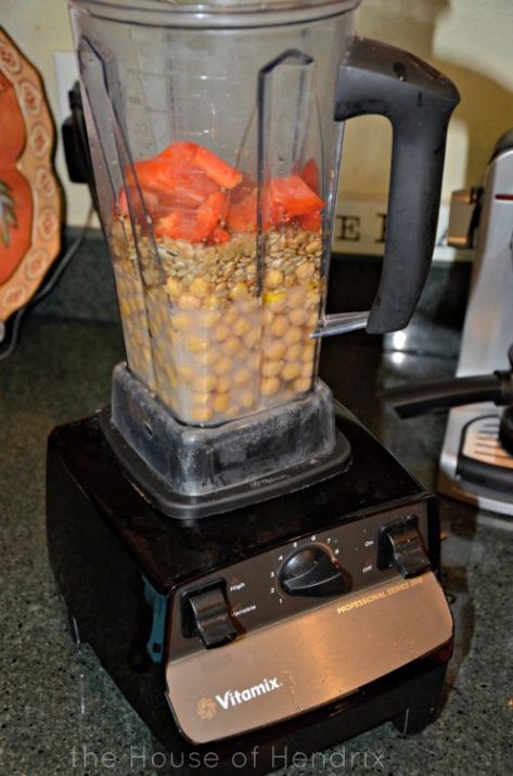 Vitamix Healthy Recipes, Red Pepper Hummus Recipe, Vitamix Soup, Ninja Blender Recipes, Best Hummus, Hummus Platter, Blender Tips, Blendtec Recipes, Hummus Recipe Homemade