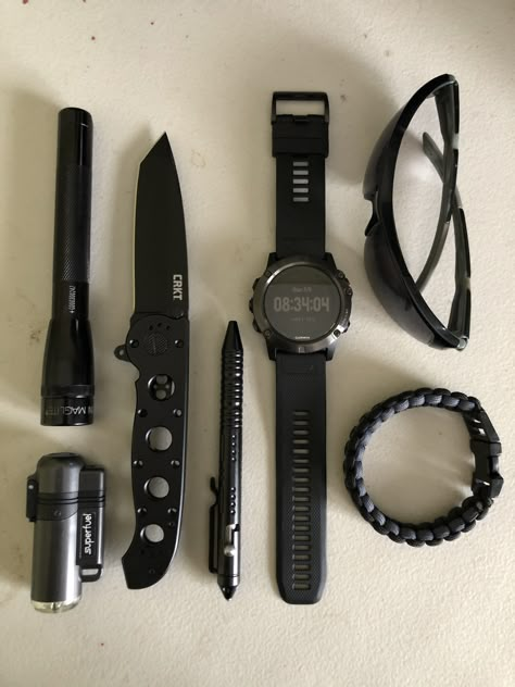 Mens Accessories Vintage, Camping Gear Survival, Edc Gadgets, School Bag Essentials, Edc Bag, Performance Marketing, Tactical Gear Loadout, Mens Items, Edc Gear