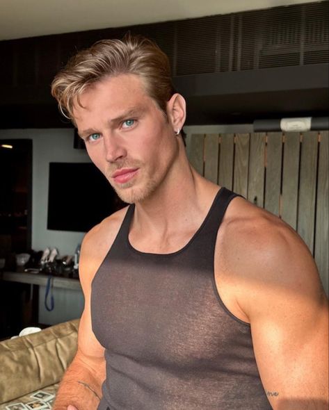 Aaron Hall, Darkverse Series, Tristan Caine, Bleached Hair Men, Male Fitness Models, Blonde Guys, Attractive Guys, Muscle Men, Haircuts For Men