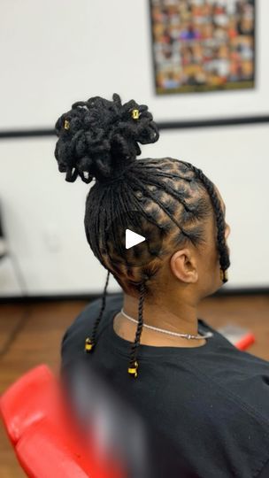 Locs Pineapple, Loc Bun Styles, Petal Bun Locs, Pineapple Ponytail, Pineapple Hairstyle, Loc Bun, Bun Styles, Lock Style, Dreadlock Hairstyles