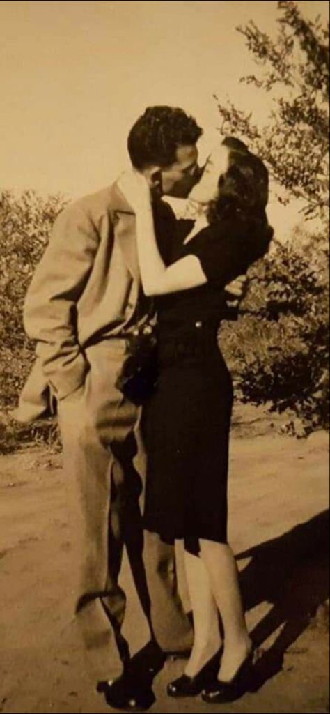 50s Love Aesthetic, Retro Couple Aesthetic, 1940s Couple, 1950s Couple, 40s Aesthetic, 1950s Love, Retro Couple, 50s Aesthetic, Old Fashioned Love