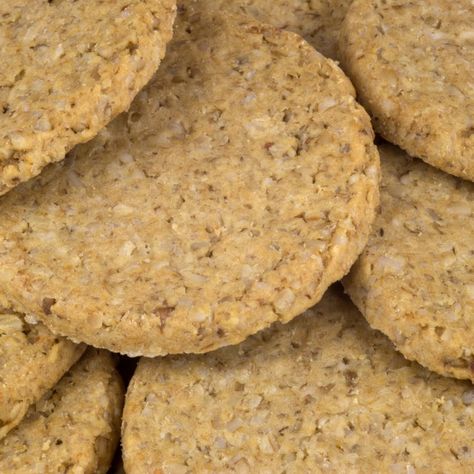 Scottish Oatcakes, Scottish Oat Cakes, Oat Cake Recipes, Aip Snacks, Scottish Food, Scottish Recipes, British Recipes, Baking Breads, Oat Cakes