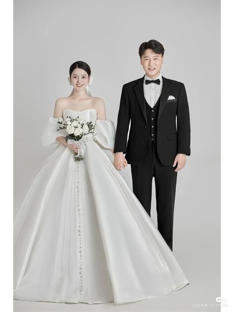 Studio Wedding Photoshoot, Korean Wedding Photoshoot, Wedding Dress Sketches, Korean Wedding Photography, Pre Wedding Photoshoot Outfit, Wedding Photo Studio, Foto Wedding, Wedding Photoshoot Props, Pre Wedding Photoshoot Outdoor