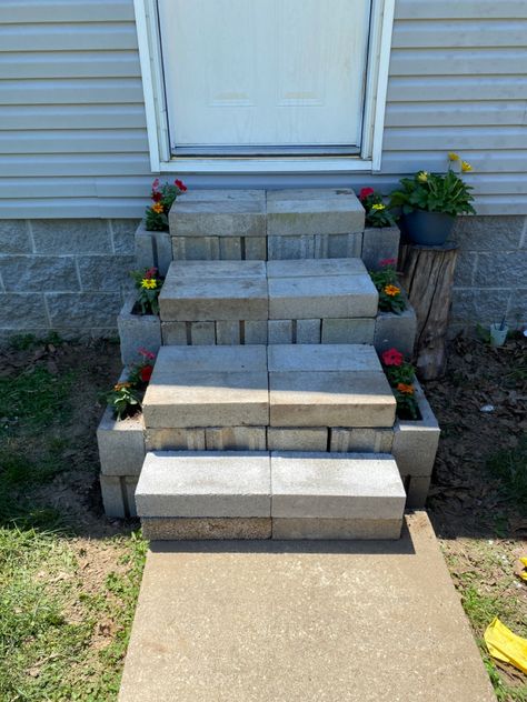 Cinder Block Steps Diy, Cinder Blocks Diy Projects, Diy Steps Outdoor, Cinder Block Stairs, Cinder Block Steps, Temporary Stairs, Block Stairs, Diy Stairs Outdoor, Cinder Blocks Diy