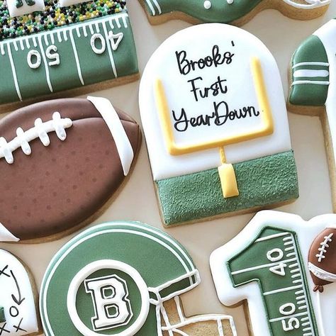 Copper State Cookie Co. on Instagram: "Brooks’ First (year) Down 🏈🏈🏈 thank you @mrs.kshep for always giving me creative freedom!! • • • #sugarcookies #arizonacookies #royalicingcookies #cookieart #sugarcookiedecorating #decoratedsugarcookies #arizonacookier #edibleart #sugarcookiesofinstagram #copperstatecookieco #shoplocal #shopgilbert #supportlocal #gilbertsmallbusiness #gilbertcookies #gilbertmoms #mesamoms #chandlermoms #firstdownbirthday #firstyeardowncookies #birthdaycookies #nflcookies #footballcookies #jerseycookies #firstbirthdaycookies" Football Themed Cookies Decorated, Stadium Cookies Decorated, Football Birthday Party Cookies, Football Decorated Sugar Cookies, Football Team Cookies, Football Helmet Cookies Decorated, First Down Cookies, Football Birthday Cookies Decorated, First Year Down Cookies