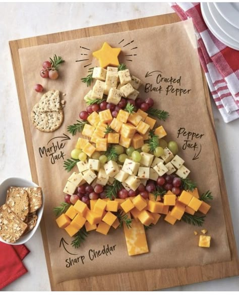 Christmas Cheese Boards, Christmas Tree Food, Holiday Platters, Christmas Charcuterie, Christmas Cheese, Christmas Platter, Christmas Recipes Appetizers, Cheese And Crackers, Charcuterie Inspiration