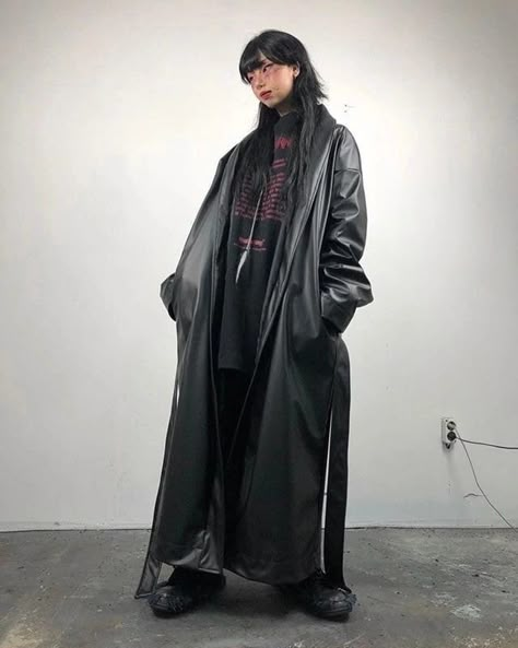 Goth Fits, Vampire Fashion, Trench Coat Outfit, Korean Streetwear, Fashion Design Portfolio, Futuristic Fashion, Alt Fashion, All Black Outfit, Coat Outfits