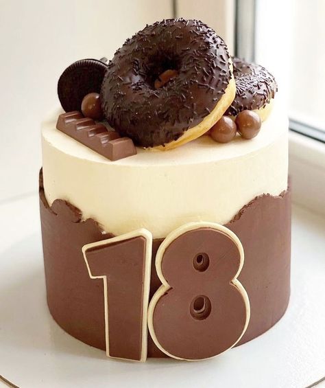 Chocolate Birthday Cake Decoration, Latest Birthday Cake, 14th Birthday Cakes, Buttercream Cake Designs, Chocolate Cake Designs, Chocolate Drip Cake, Vanilla Cheesecake, Cake Decorating Piping, Chocolate Cake Decoration