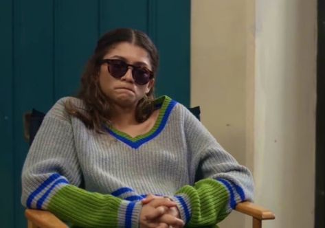 Estilo Zendaya, Euphoria 2, Varsity Sweater, Reaction Face, Zendaya Coleman, Funny Profile, Mood Humor, Funny Profile Pictures, صور مضحكة